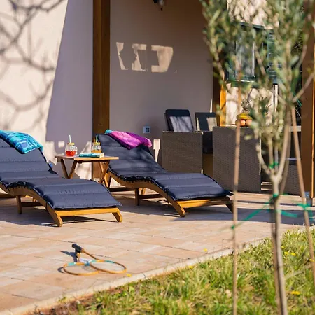 Modean In - Haus Für 2-3 Personen Ferienhaus Pula