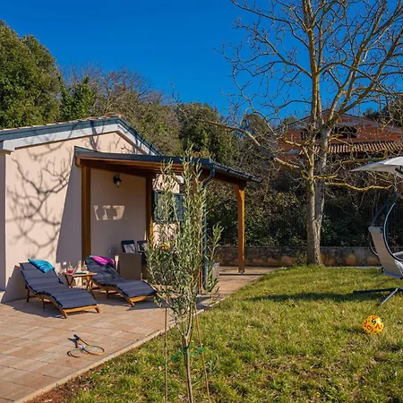 Modean In - Haus Für 2-3 Personen * Pula