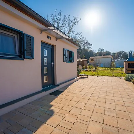 펜션 Modean In - Haus Fuer 2-3 Personen 풀라