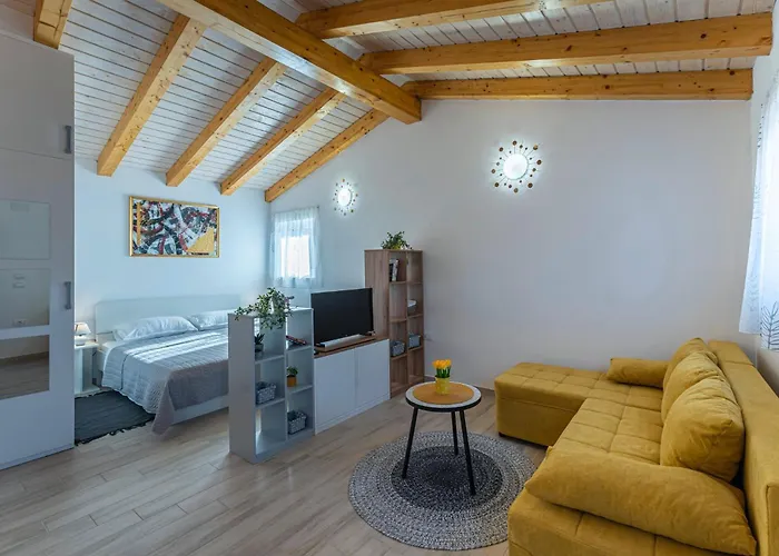 Modean In - Haus Fuer 2-3 Personen بولا