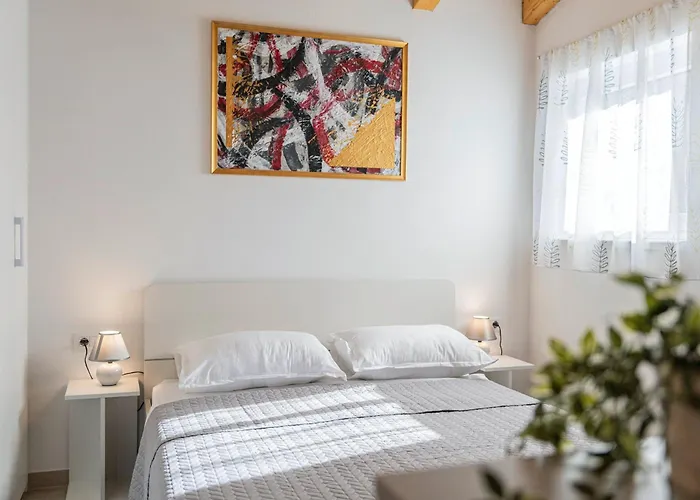 Modean In - Haus Fuer 2-3 Personen بولا